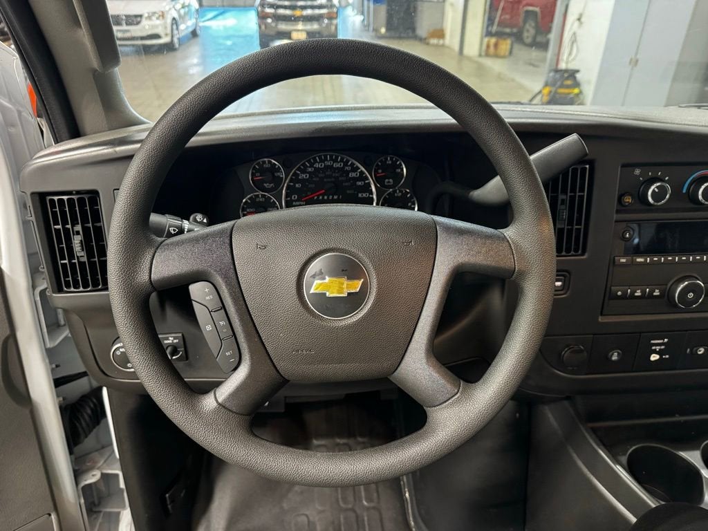 2025 Chevrolet Express Cutaway 3500 1WT