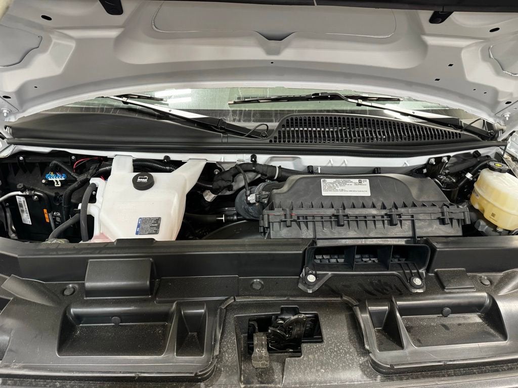 2025 Chevrolet Express Cutaway 3500 1WT