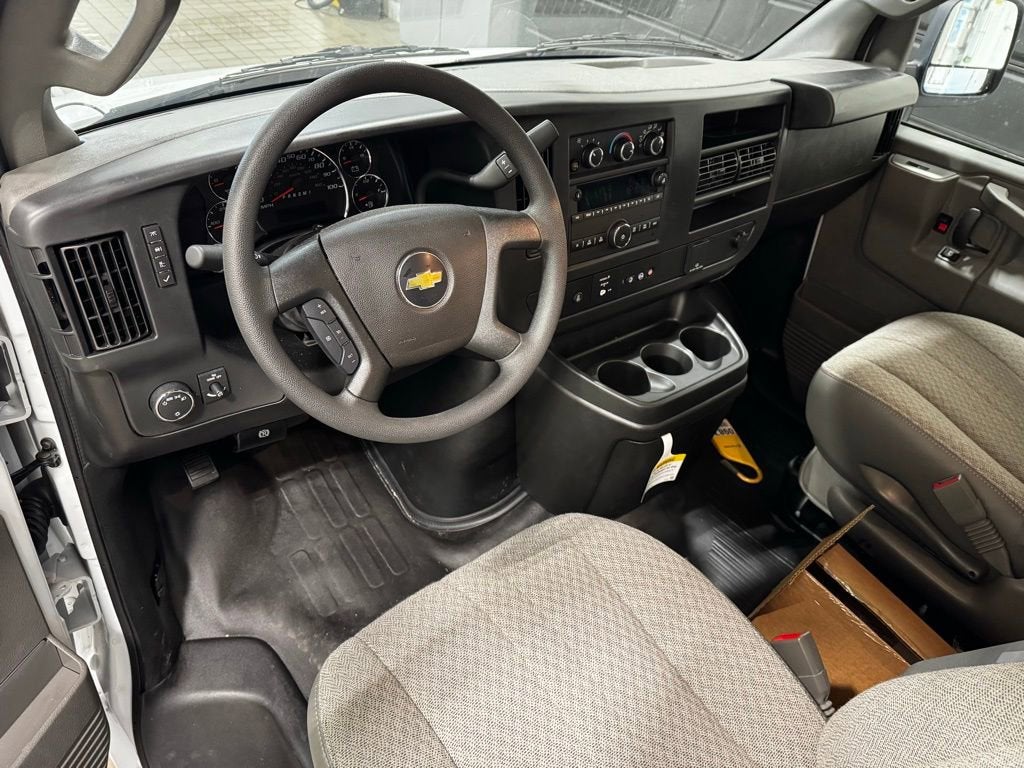 2025 Chevrolet Express Cutaway 3500 1WT