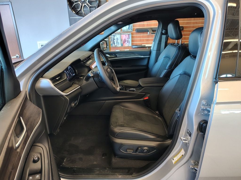 2026 Jeep Grand Cherokee Altitude