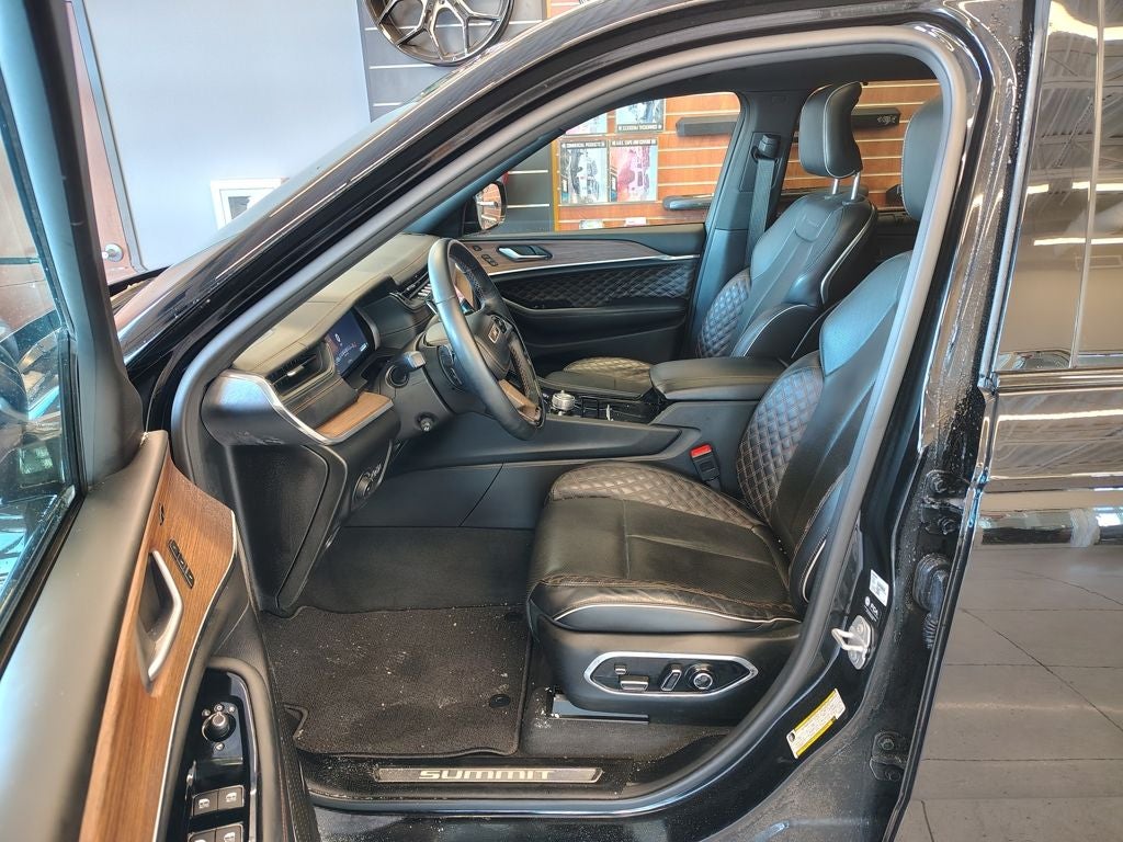 2023 Jeep Grand Cherokee Summit