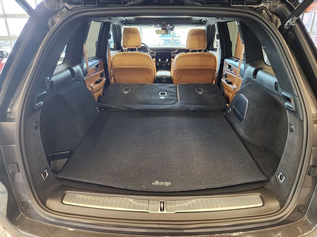 2022 Jeep Grand Cherokee Summit