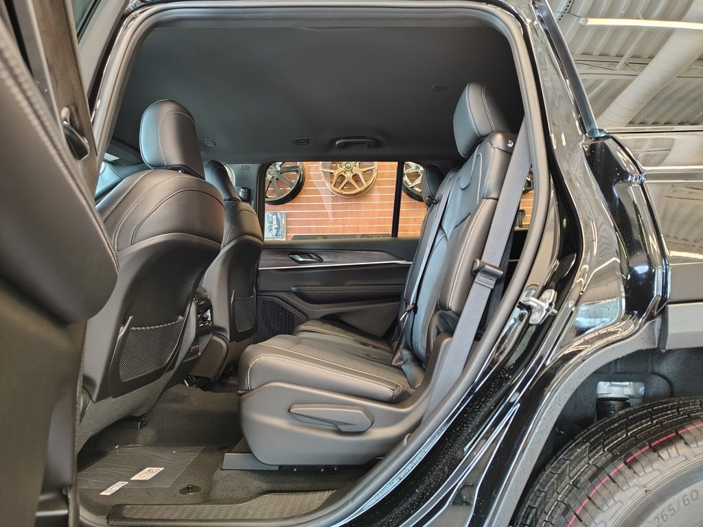 2027 Jeep Grand Cherokee L Laredo Altitude