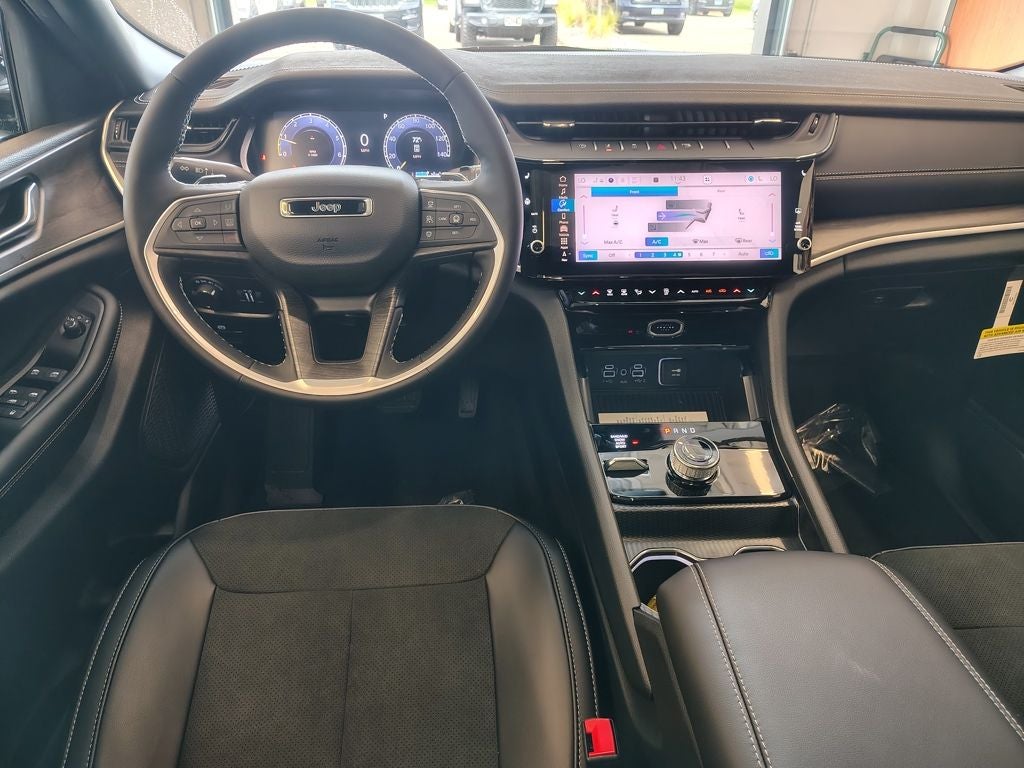 2026 Jeep Grand Cherokee L Laredo Altitude