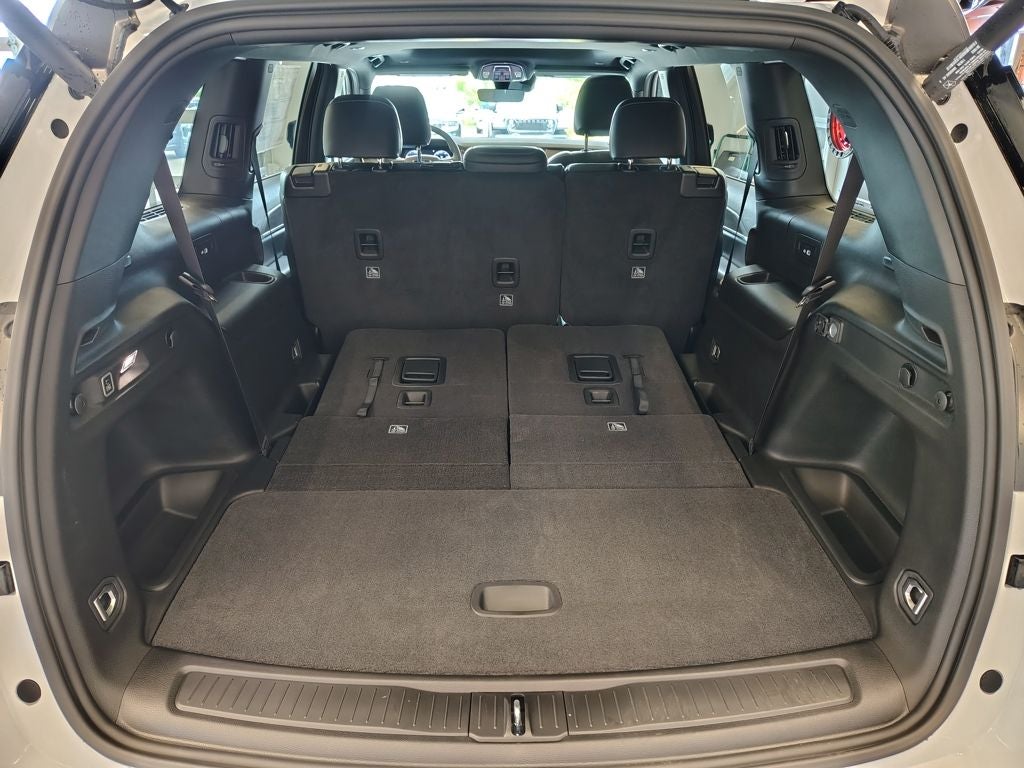 2026 Jeep Grand Cherokee L Laredo Altitude