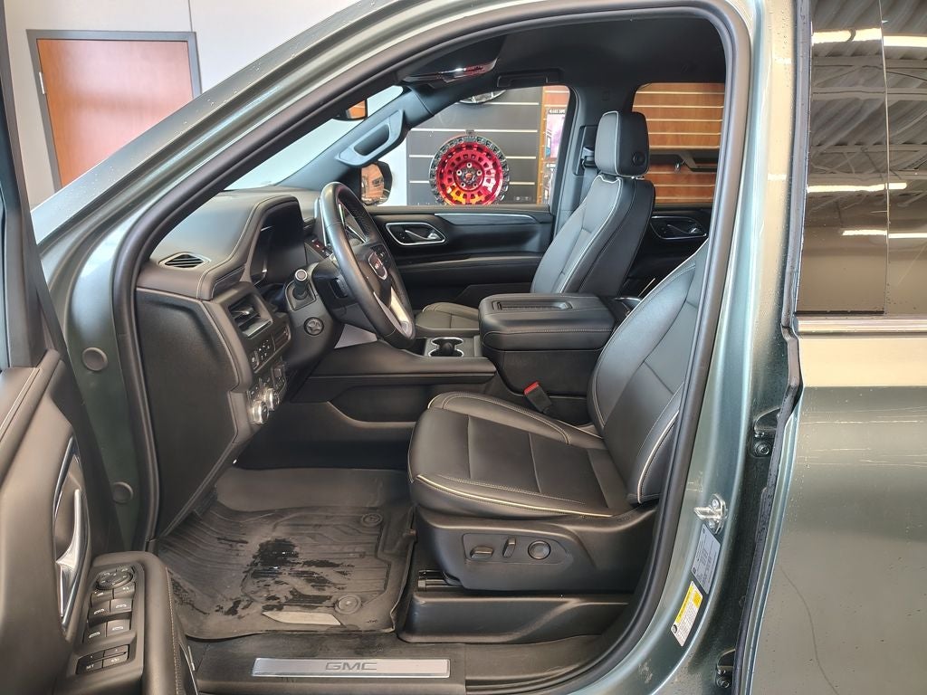 2023 GMC Yukon XL SLT