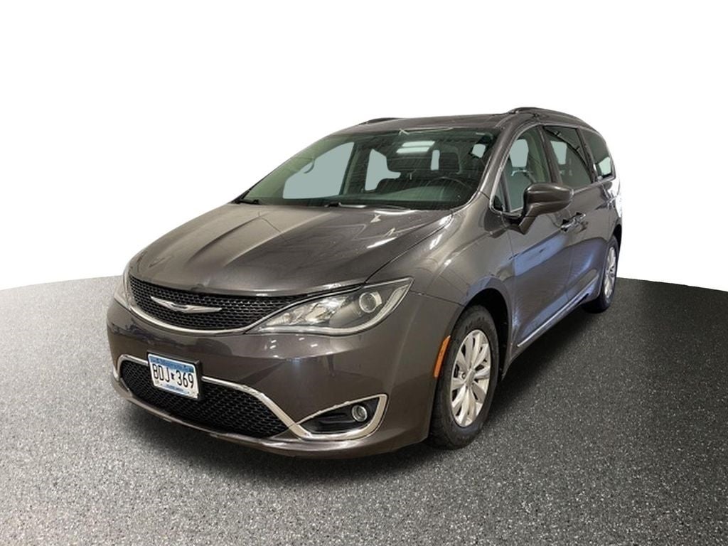 Used 2017 Chrysler Pacifica Touring-L with VIN 2C4RC1BG5HR762496 for sale in Buffalo, Minnesota