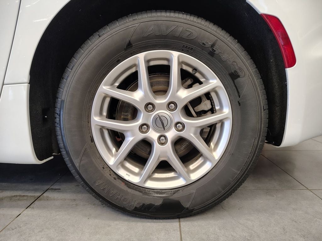 2025 Chrysler Pacifica Select