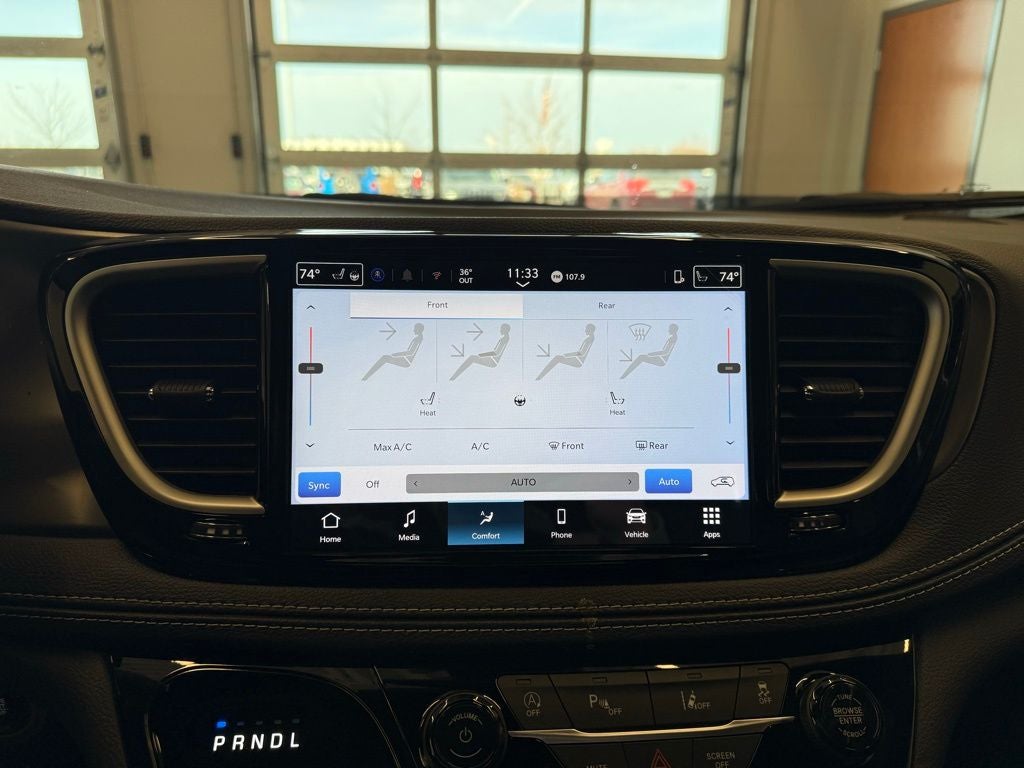 2026 Chrysler Pacifica Select