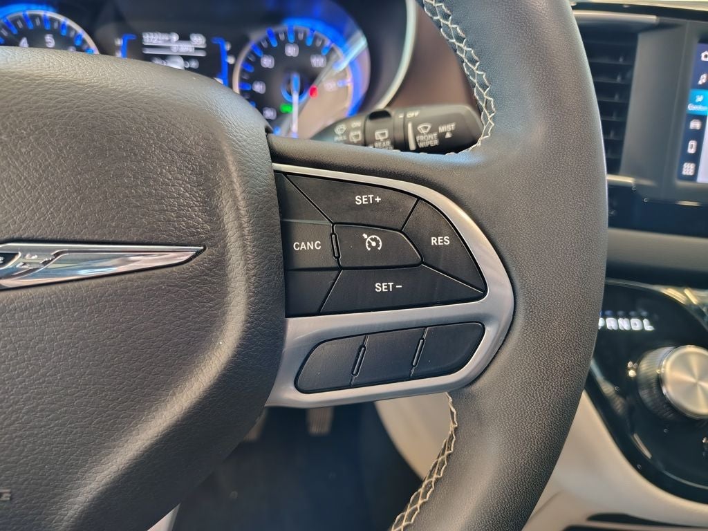 2023 Chrysler Voyager LX