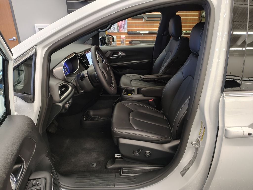 2026 Chrysler Voyager LX