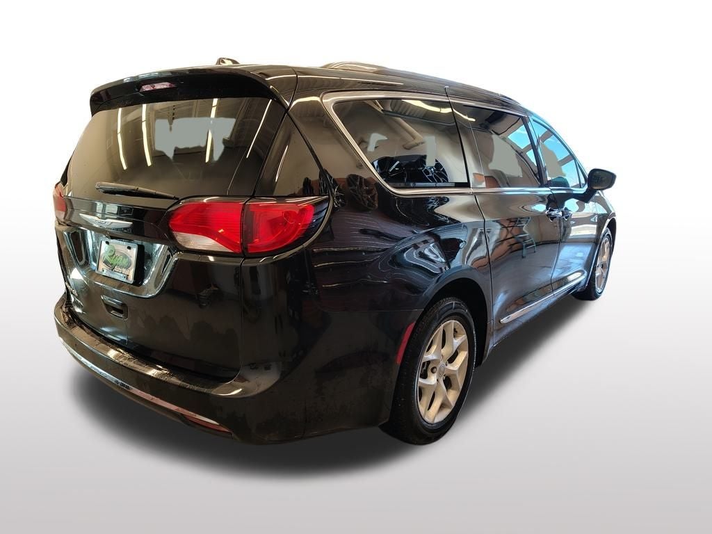 2017 Chrysler Pacifica Touring L Plus