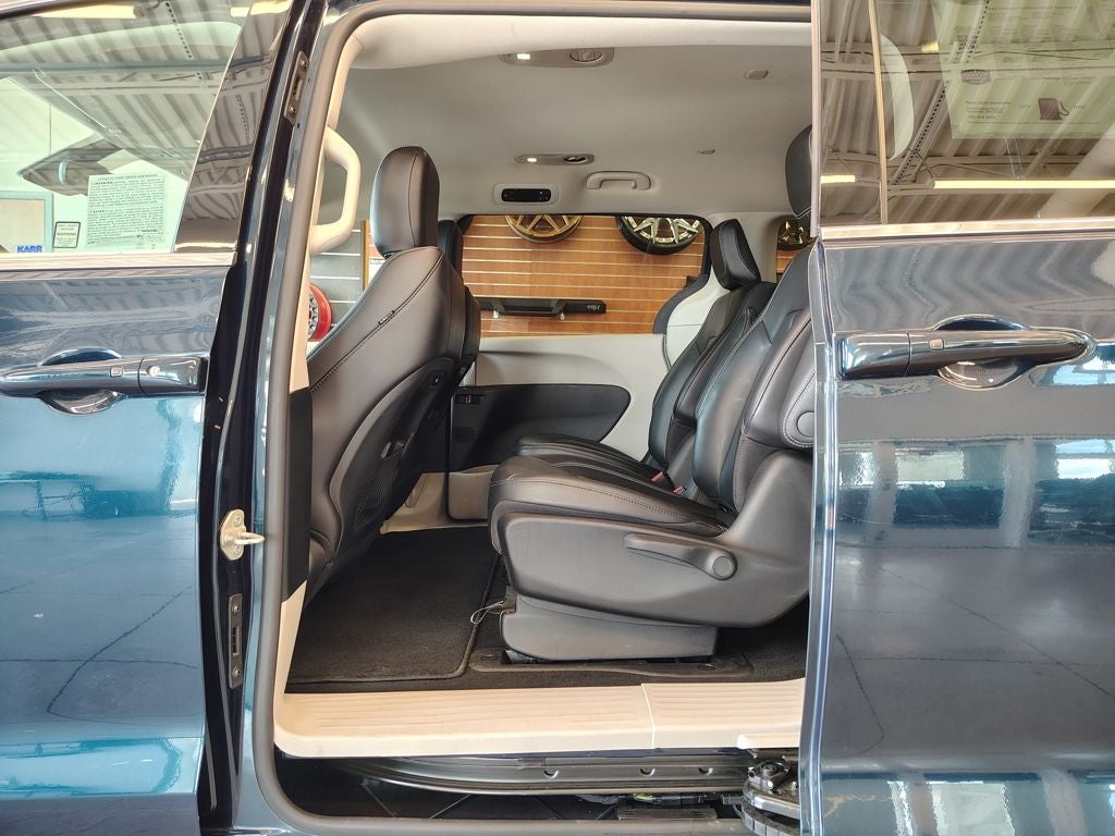 2023 Chrysler Pacifica Hybrid Touring L