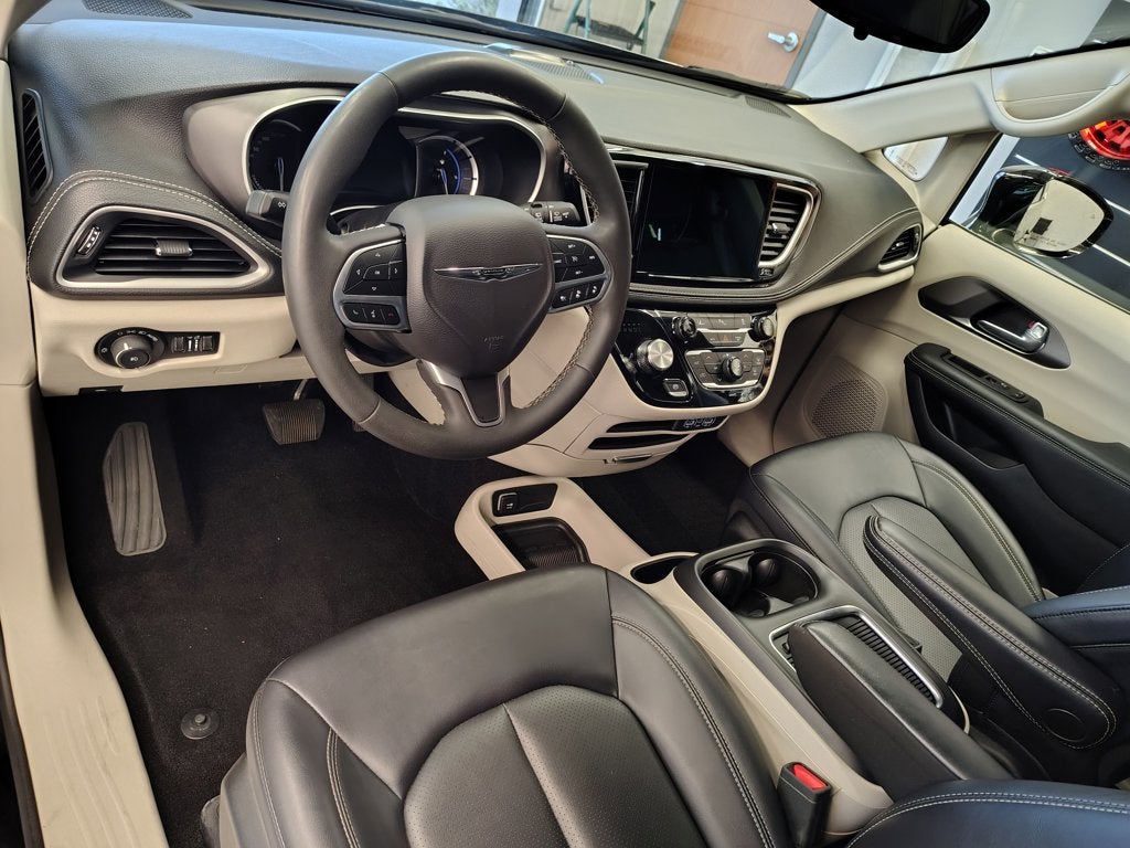 2024 Chrysler Pacifica Hybrid Select