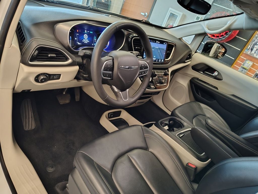 2024 Chrysler Pacifica Hybrid Select