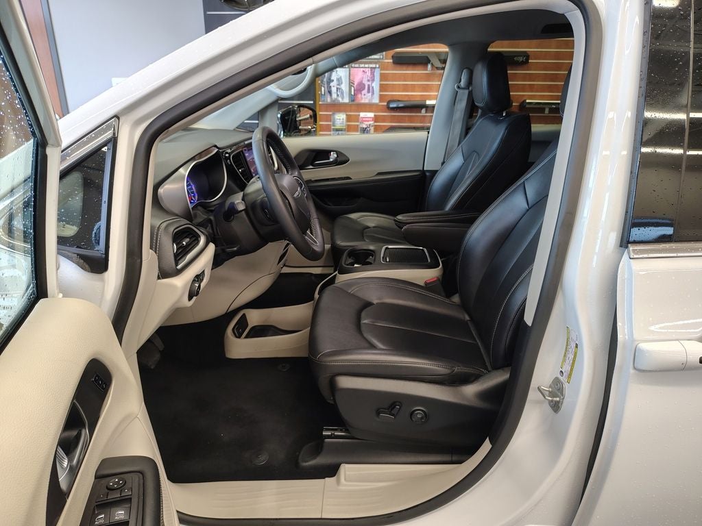 2024 Chrysler Pacifica Hybrid Select