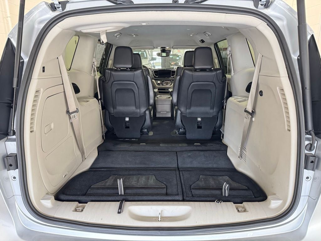 2024 Chrysler Pacifica Hybrid Select