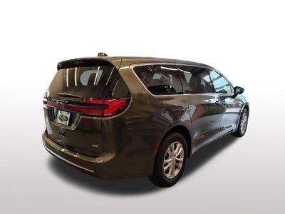 2027 Chrysler Pacifica Select