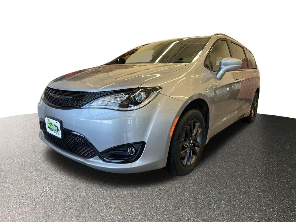 Used 2020 Chrysler Pacifica AWD LAUNCH EDITION with VIN 2C4RC3BGXLR270907 for sale in Buffalo, Minnesota