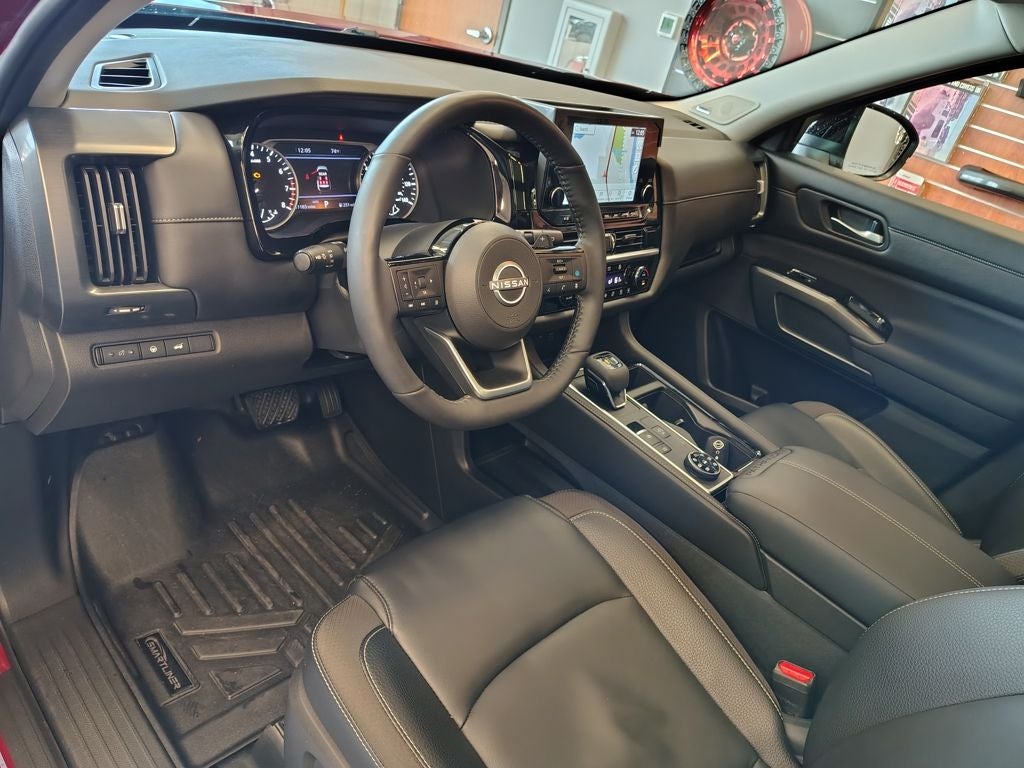 2024 Nissan Pathfinder SL