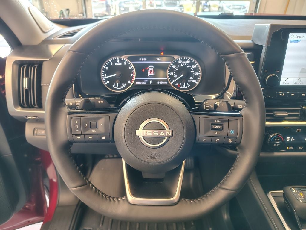 2024 Nissan Pathfinder SL
