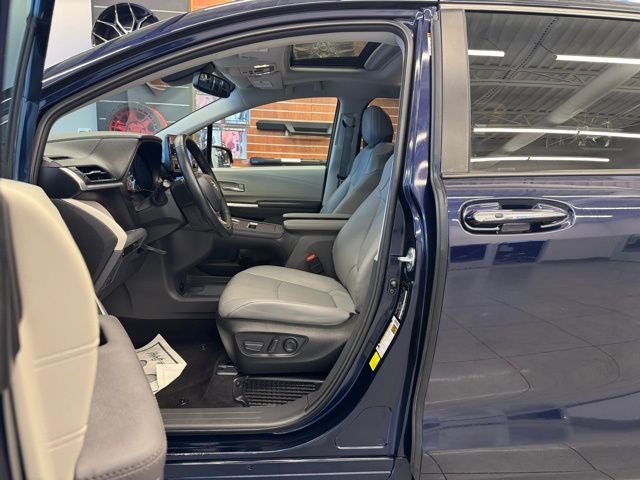 2024 Toyota Sienna XLE 8 Passenger