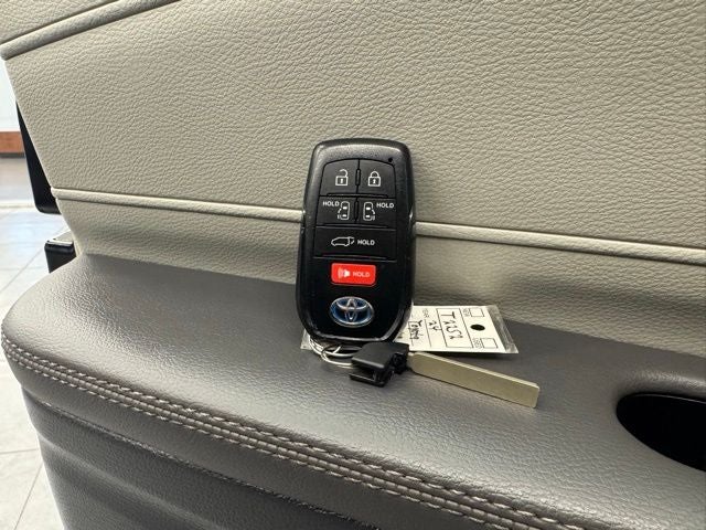 2024 Toyota Sienna XLE 8 Passenger