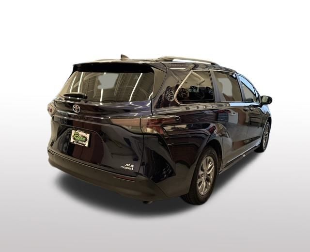 2024 Toyota Sienna XLE 8 Passenger