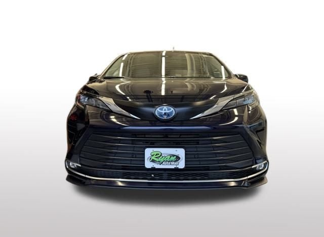 2024 Toyota Sienna XLE 8 Passenger