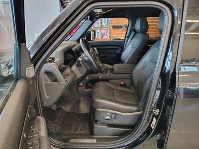 2024 Land Rover Defender 130 X-Dynamic SE