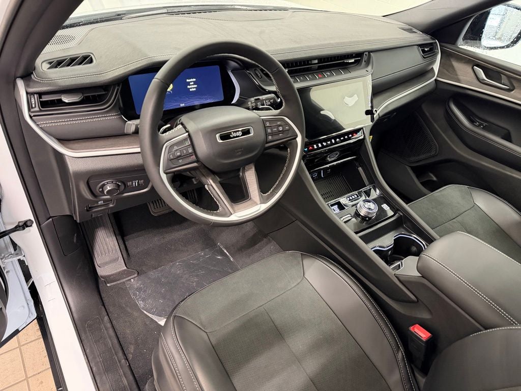 2026 Jeep Grand Cherokee Laredo Altitude