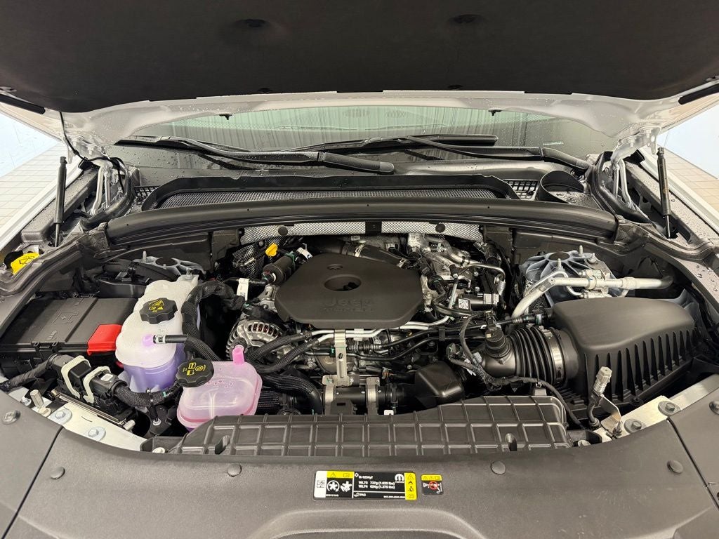 2026 Jeep Grand Cherokee Laredo Altitude