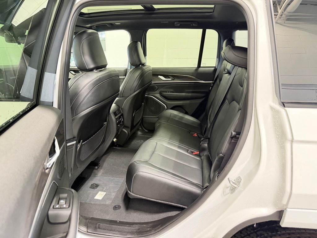 2027 Jeep Grand Cherokee Limited Reserve
