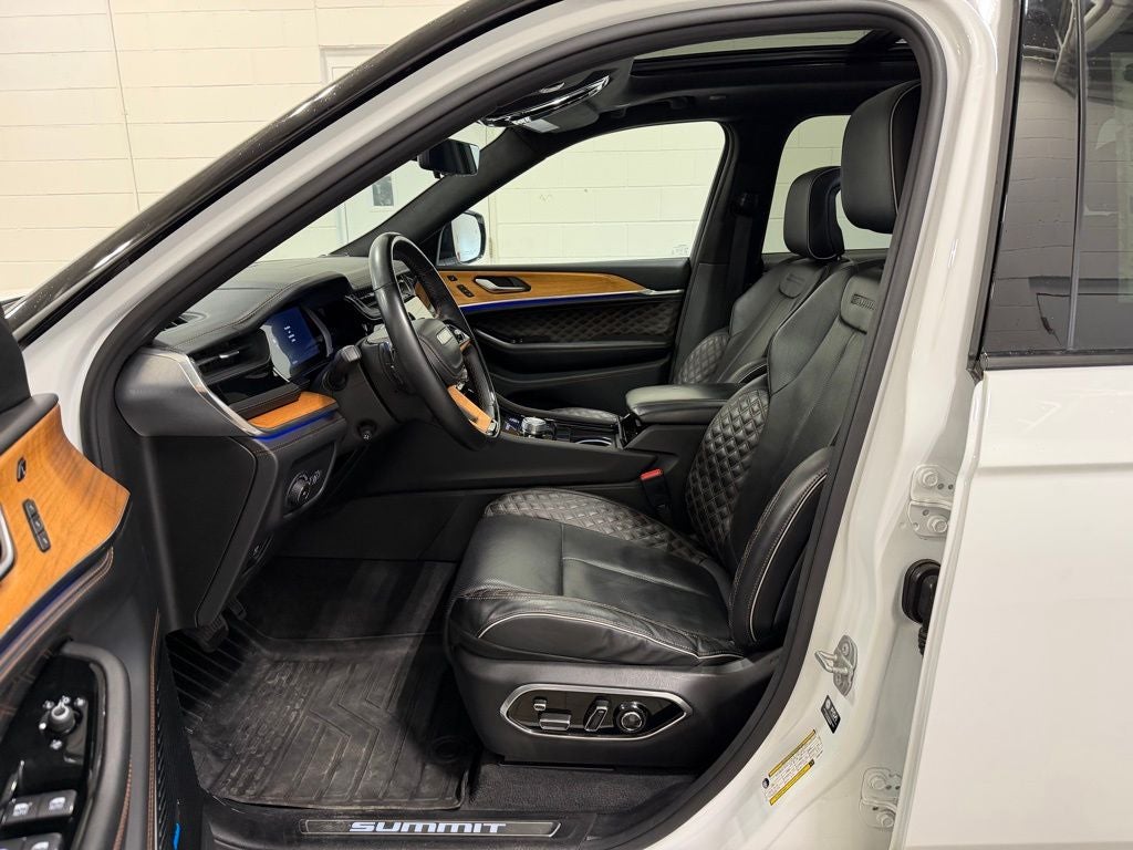 2022 Jeep Grand Cherokee Summit