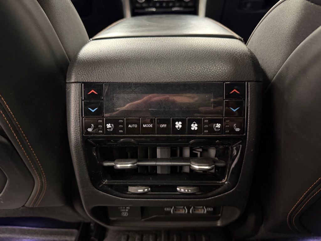 2022 Jeep Grand Cherokee Summit