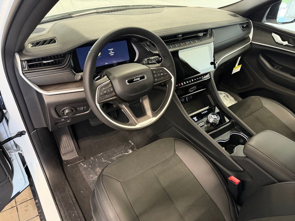2026 Jeep Grand Cherokee L Laredo Altitude