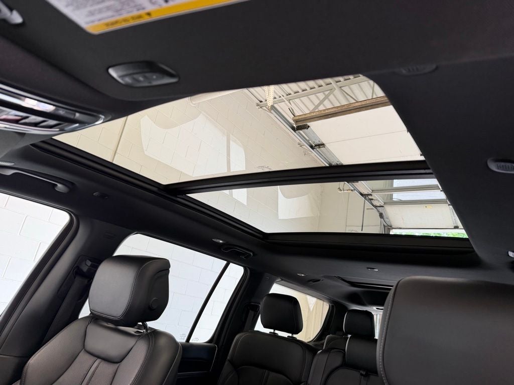 2024 Jeep Wagoneer Base
