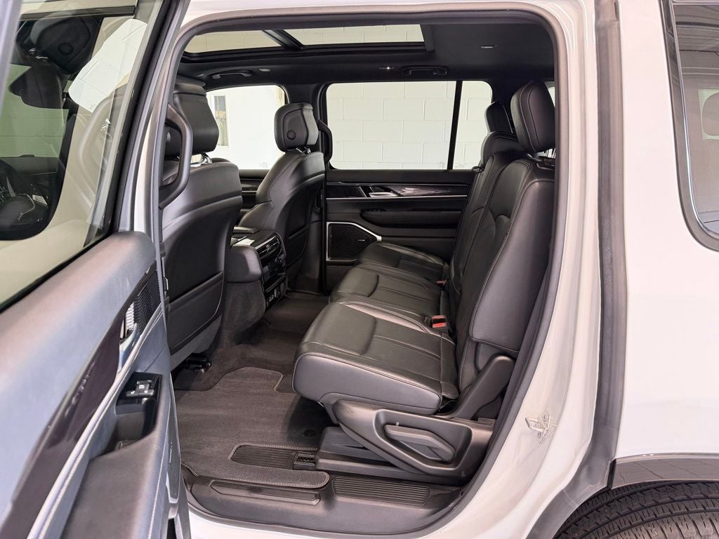 2024 Jeep Wagoneer Base