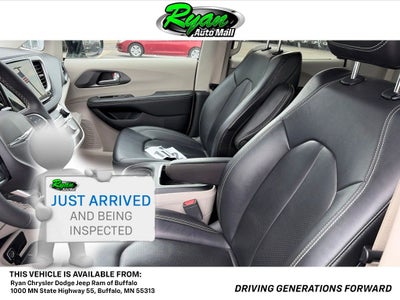 2024 Chrysler Pacifica Touring L