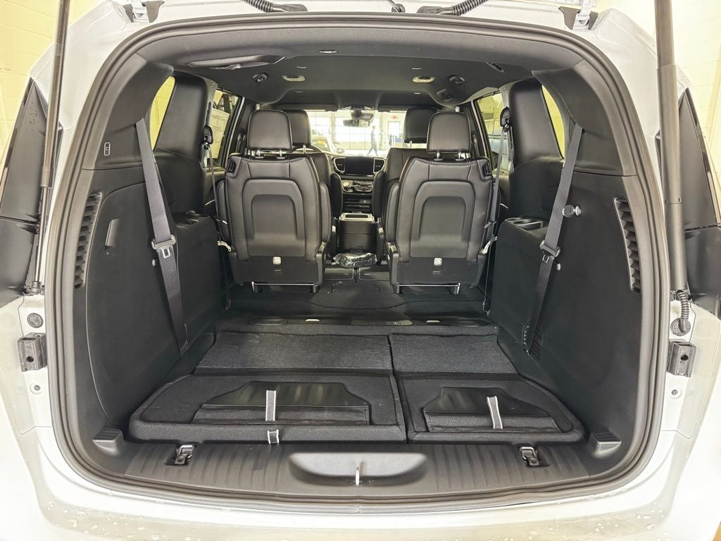2026 Chrysler Voyager LX
