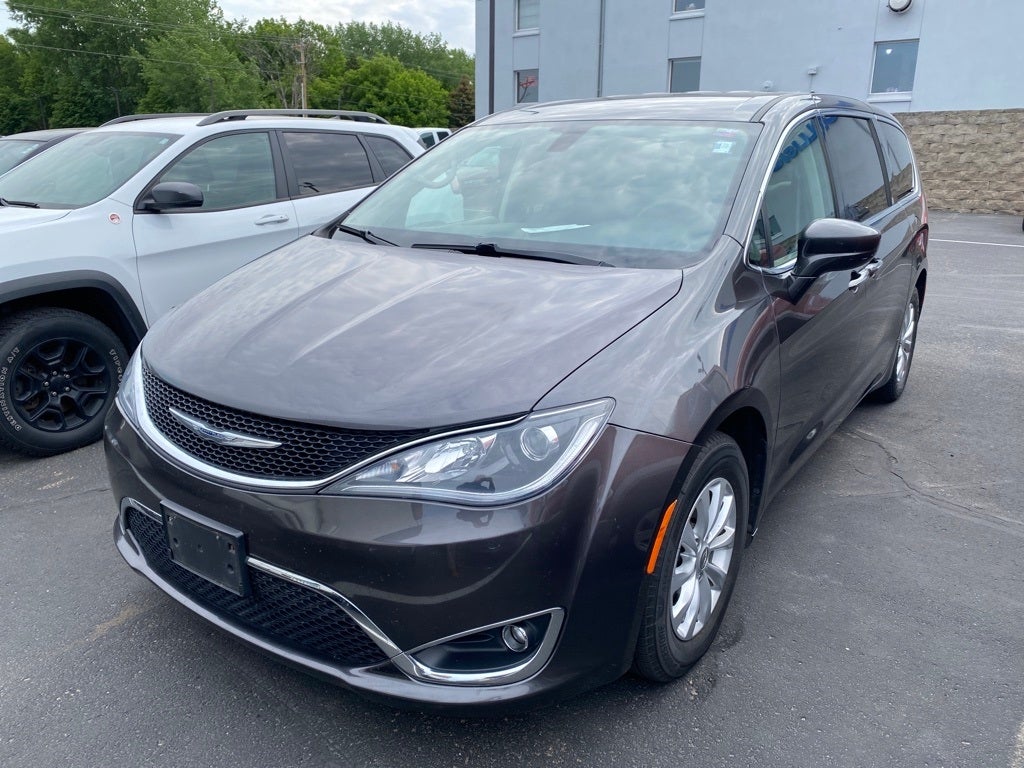 Used 2018 Chrysler Pacifica Touring Plus with VIN 2C4RC1FGXJR111736 for sale in Buffalo, Minnesota