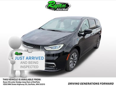 2024 Chrysler Pacifica Hybrid Select