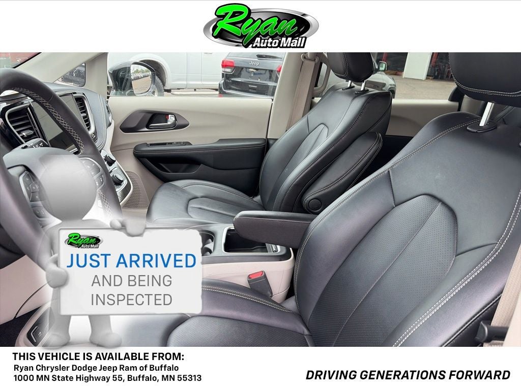 2024 Chrysler Pacifica Hybrid Select