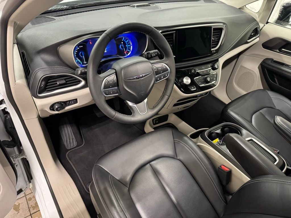 2024 Chrysler Pacifica Hybrid Select