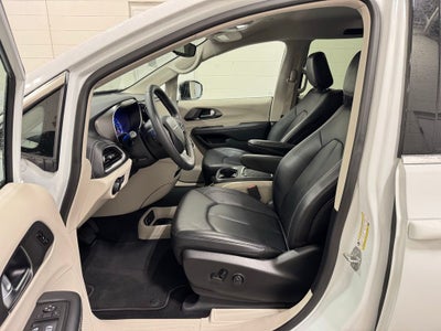 2024 Chrysler Pacifica Hybrid Select