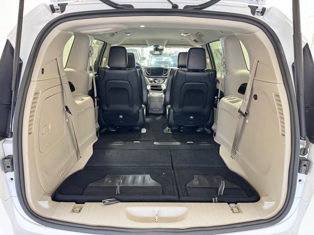 2024 Chrysler Pacifica Hybrid Select