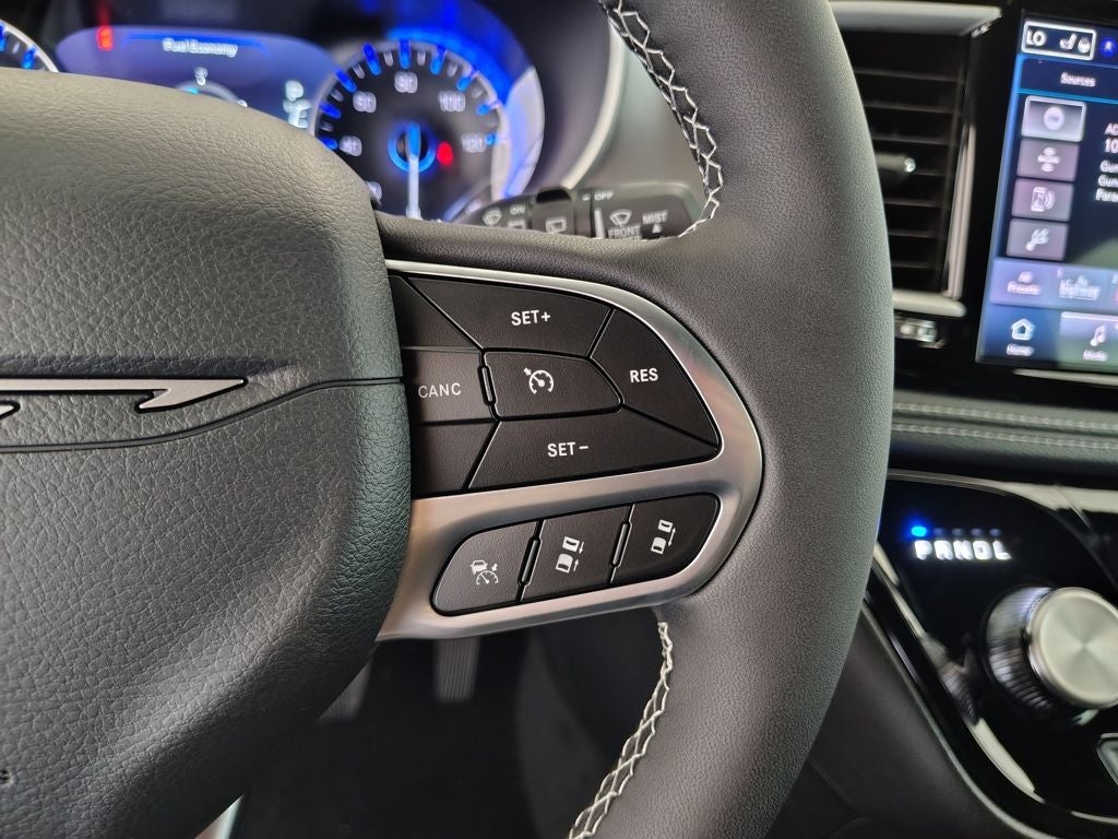2027 Chrysler Pacifica Select