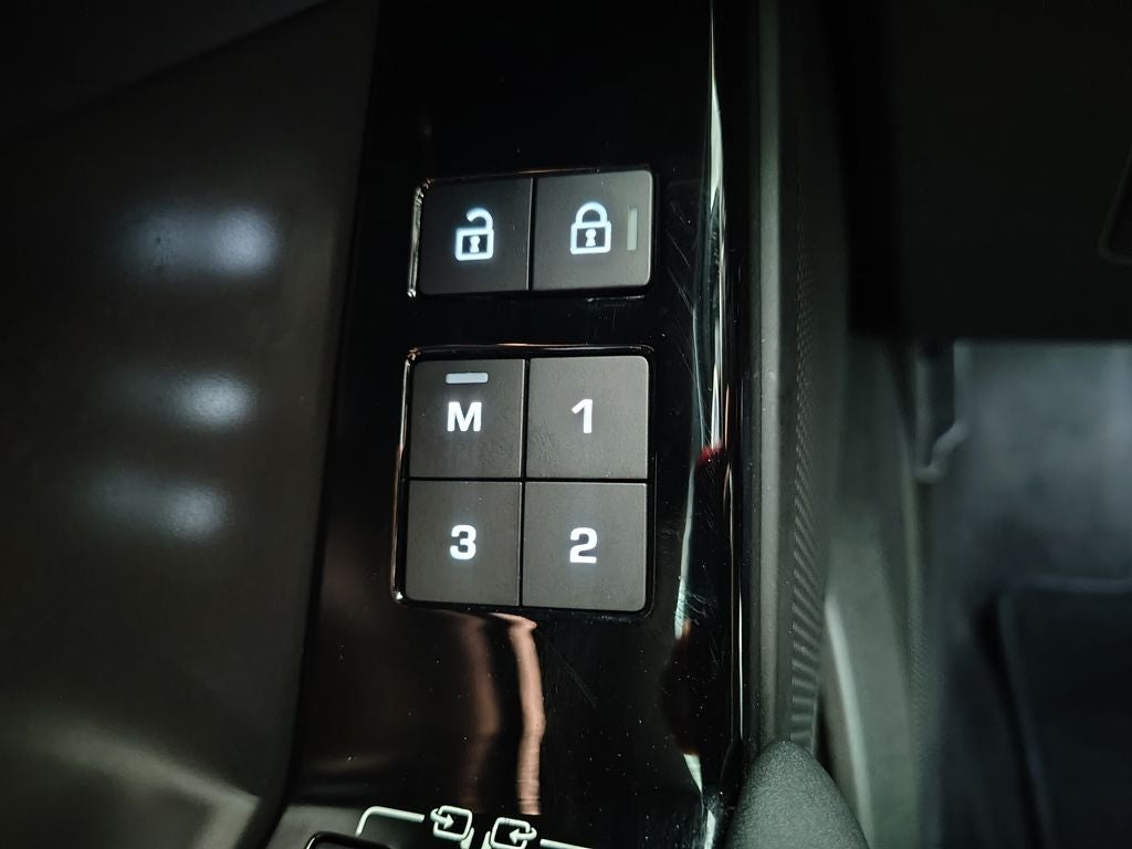 2025 Land Rover Range Rover Velar Dynamic SE