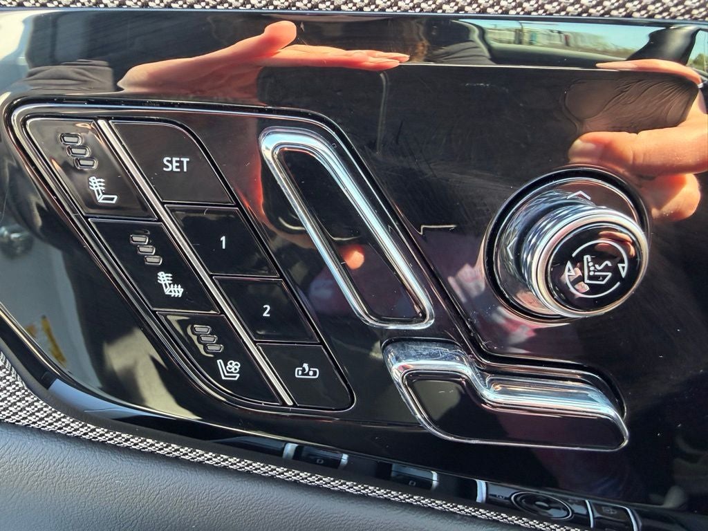 2025 Cadillac OPTIQ Luxury 2