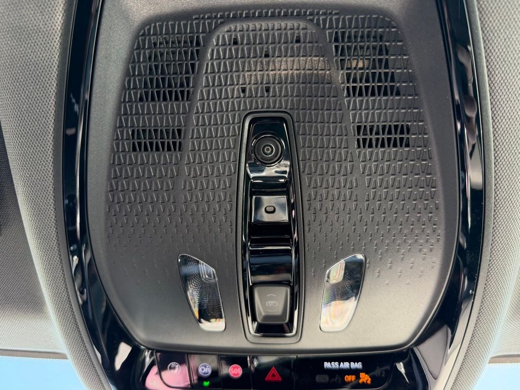 2025 Cadillac OPTIQ Luxury 2